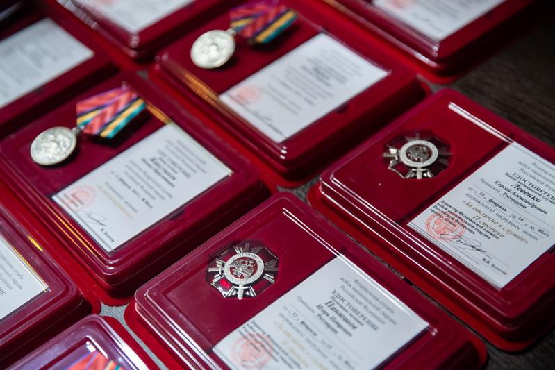 Директор Росгвардии генерал армии Виктор Золотов вручил награды военнослужащим и сотрудникам ведомства в преддверии Дня защитника Отечества (видео)