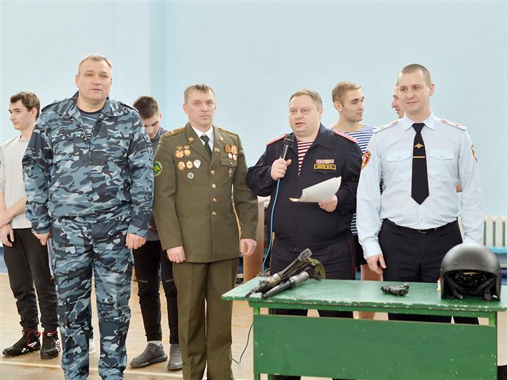 Сотрудники Росгвардии приняли участие в открытии спортивных соревнований в Томском аграрном колледже