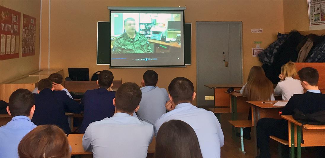 В преддверии Дня защитника Отечества росгвардейцы вместе с представителями других силовых структур провели патриотическое мероприятие для мордовских студентов