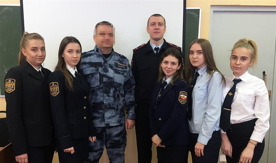 В преддверии Дня защитника Отечества росгвардейцы вместе с представителями других силовых структур провели патриотическое мероприятие для мордовских студентов