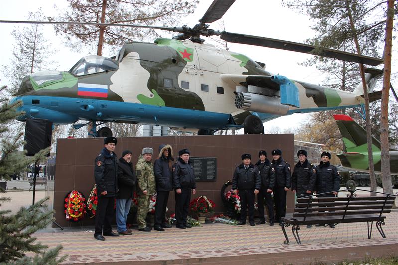 В Северо-Кавказском округе Росгвардии почтили память павших воинов-интернационалистов