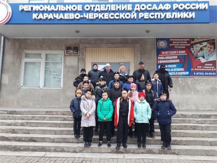 Росгвардейцы Карачаево-Черкесии провели Урок мужества для подшефного военно-патриотического отряда