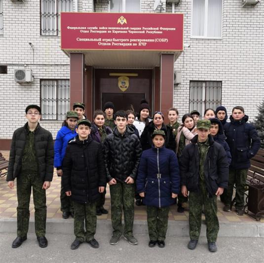 Росгвардейцы Карачаево-Черкесии провели уроки военно-патриотического воспитания,  приуроченные ко  Дню защитника Отечества