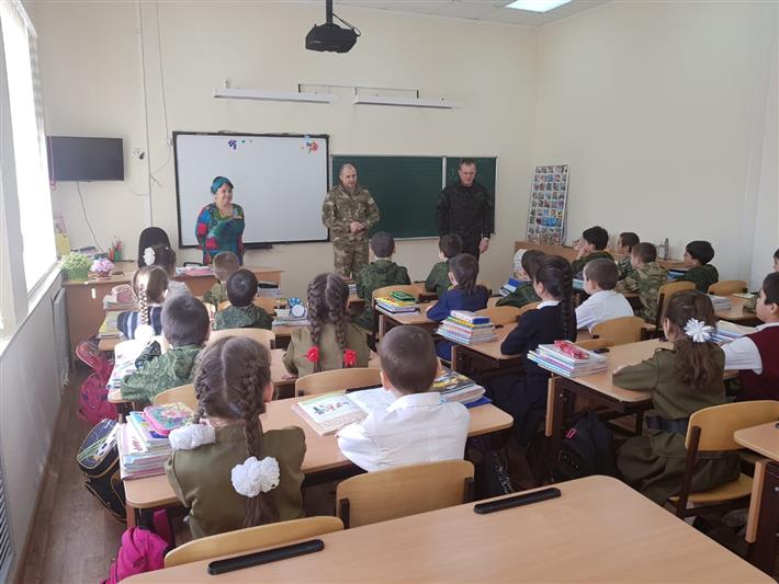 Военнослужащие назрановского полка Росгвардии провели уроки мужества в образовательных учреждениях Ингушетии