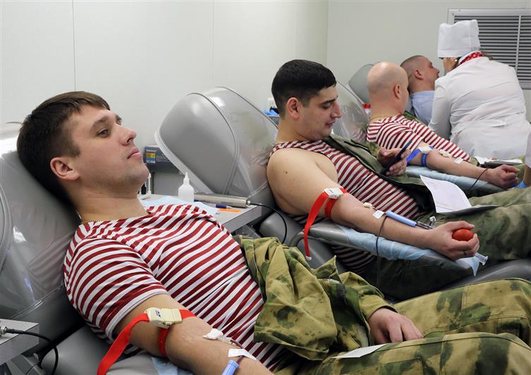 В преддверии Дня защитника Отечества мордовские росгвардейцы и сотрудники полиции приняли участие в донорской акции 