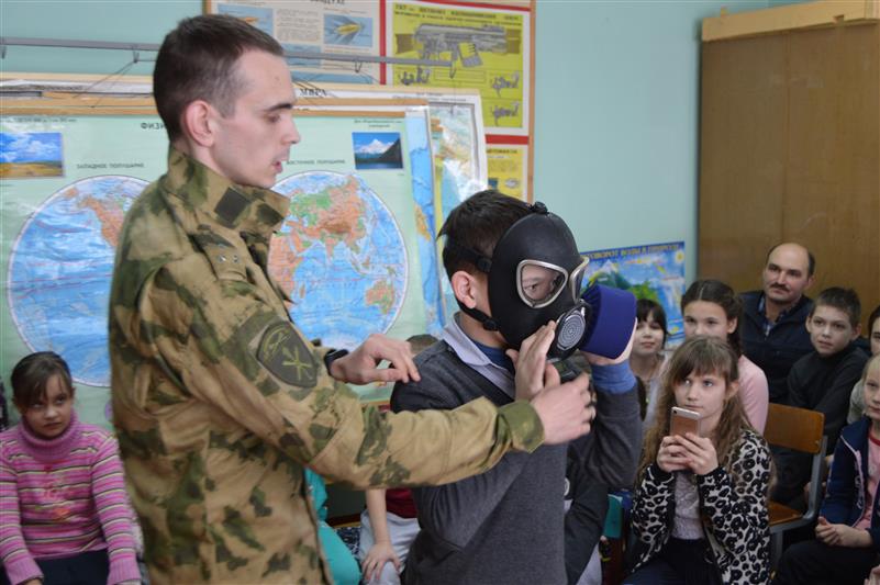 Орловские росгвардейцы провели Урок мужества для учеников школы имени Е.Ф. Комаровского