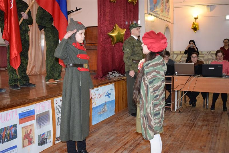 Представители Росгвардии приняли участие в патриотическом мероприятии в дагестанской гимназии