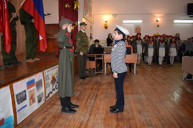 Представители Росгвардии приняли участие в патриотическом мероприятии в дагестанской гимназии