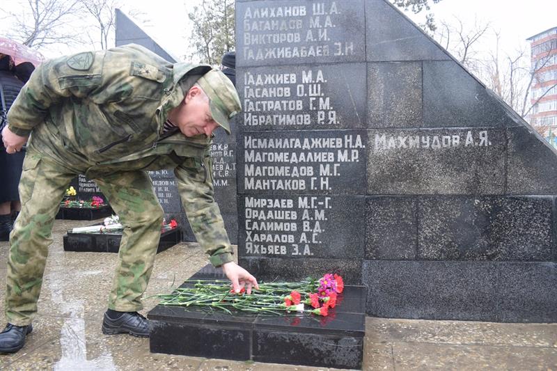 В Северо-Кавказском округе Росгвардии почтили память павших воинов-интернационалистов