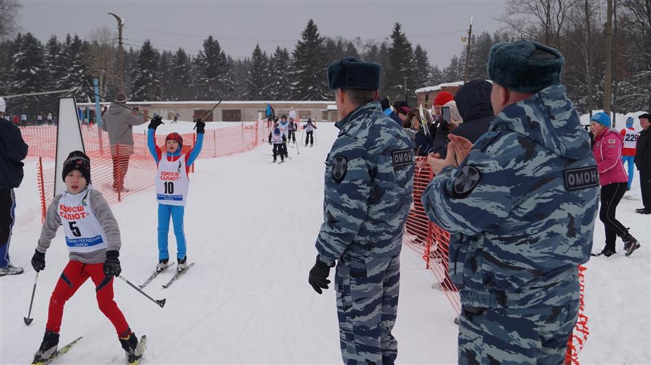 Росгвардейцы провели лыжную гонку памяти бойцов сергиево-посадского ОМОН