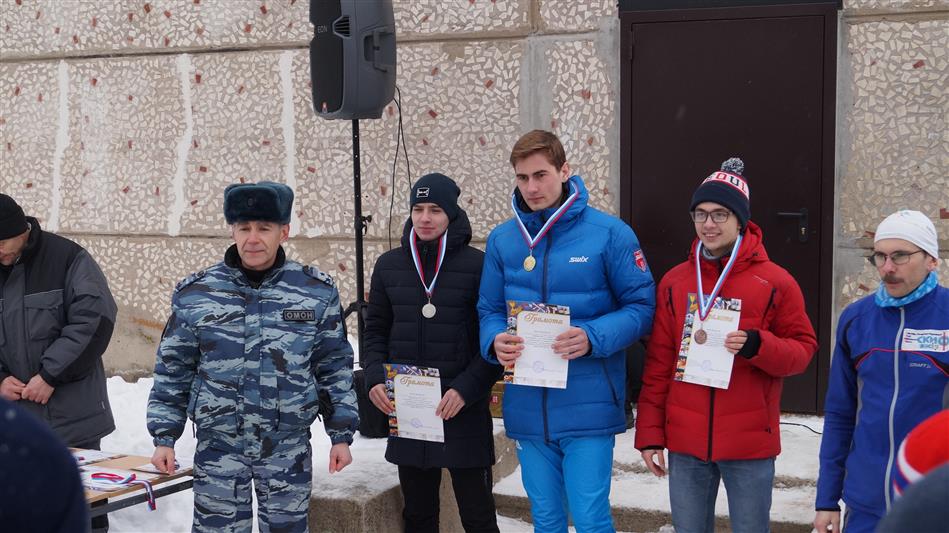 Росгвардейцы провели лыжную гонку памяти бойцов сергиево-посадского ОМОН