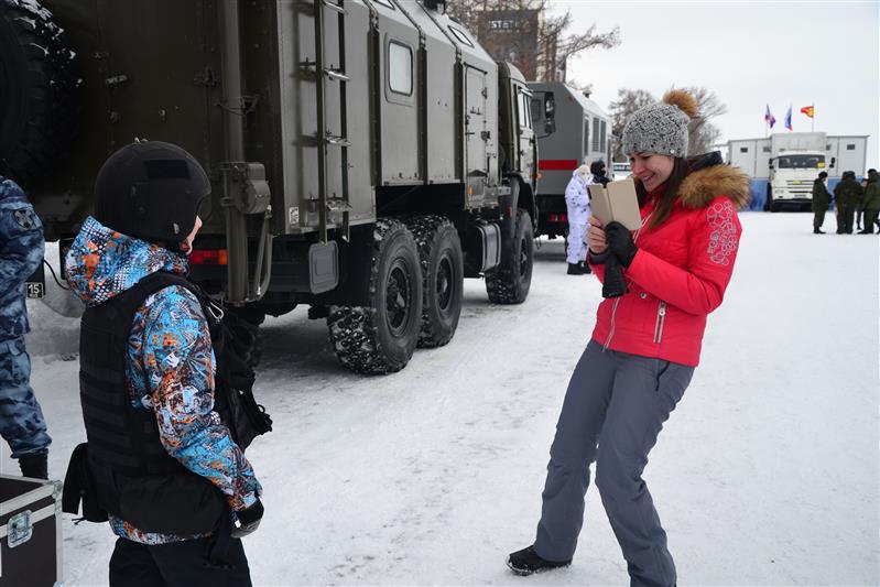 Росгвардия представила свою технику и спецсредства на праздничной выставке в Самаре