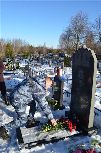 Бойцы псковского ОМОН почтили память погибшего товарища