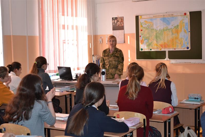 Сотрудники Росгвардии организовали военную эстафету для подшефных школьников из Владивостока