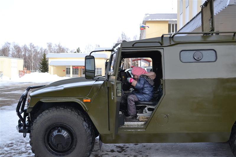 В рамках акции Росгвардии «Неделя мужества» отряд специального назначения «Барс» открыл свои двери  для казанских школьников