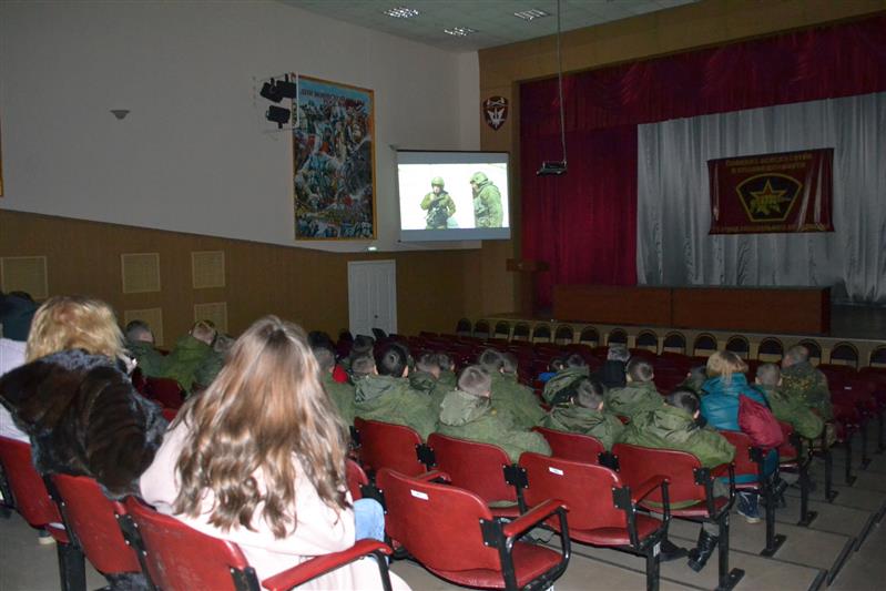 В рамках акции Росгвардии «Неделя мужества» отряд специального назначения «Барс» открыл свои двери  для казанских школьников
