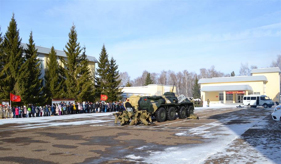 В рамках акции Росгвардии «Неделя мужества» отряд специального назначения «Барс» открыл свои двери  для казанских школьников