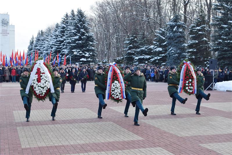 Сотрудники Росгвардии почтили память красноармейцев, погибших за освобождение города Курска от немецко-фашистских захватчиков