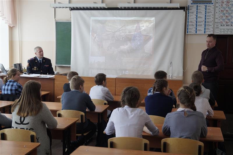 Ивановские росгвардейцы провели открытый Урок мужества для  учеников подшефного кадетского класса