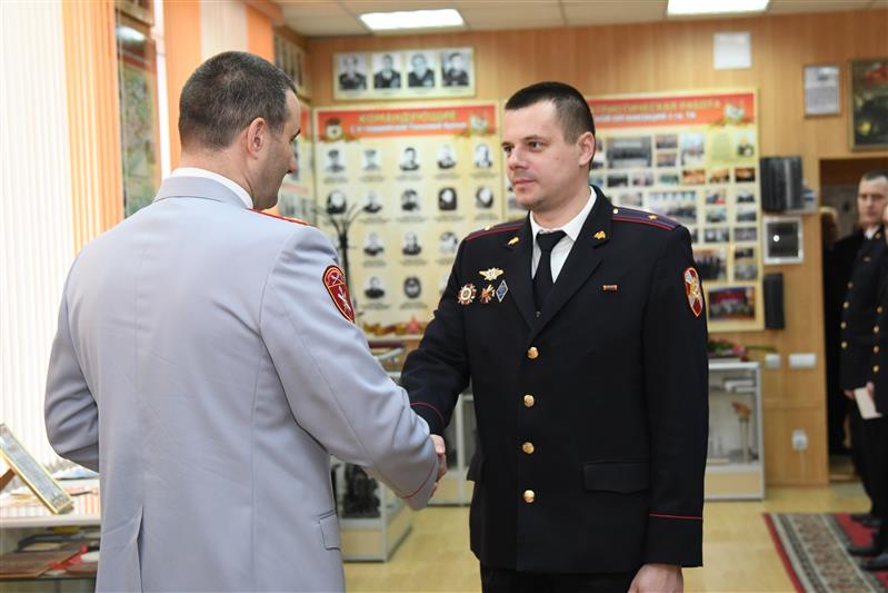 В территориальных управлениях Центрального округа Росгвардии поздравили с профессиональным праздником сотрудников подразделений ЛРР