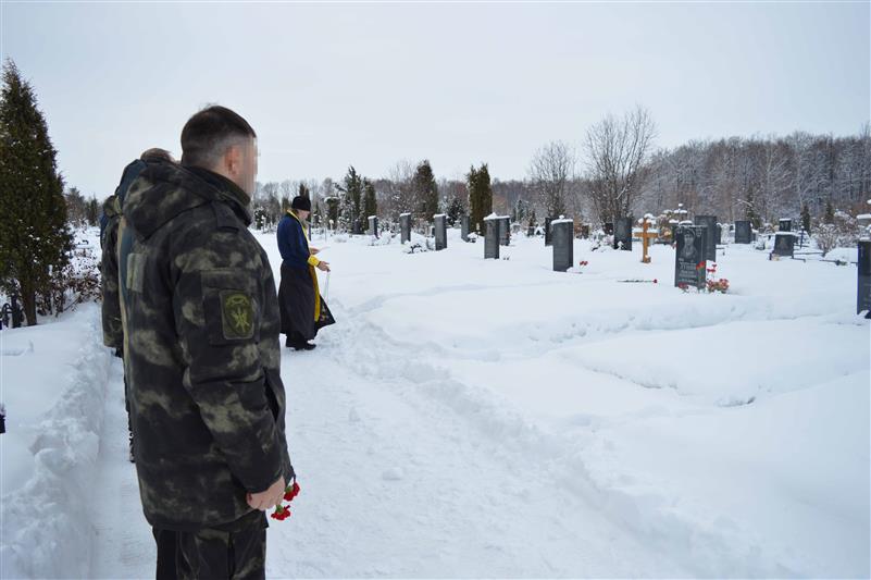 Офицеры рязанского СОБР почтили память сослуживца, погибшего при исполнении служебного долга