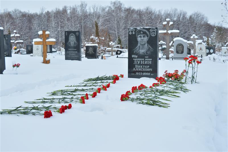 Офицеры рязанского СОБР почтили память сослуживца, погибшего при исполнении служебного долга