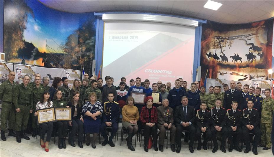 Военнослужащим Росгвардии показали кинохронику битвы за Сталинград