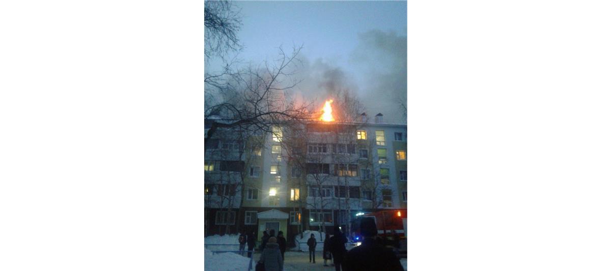 В Югре росгвардейцы эвакуировали людей из горящего многоквартирного дома 