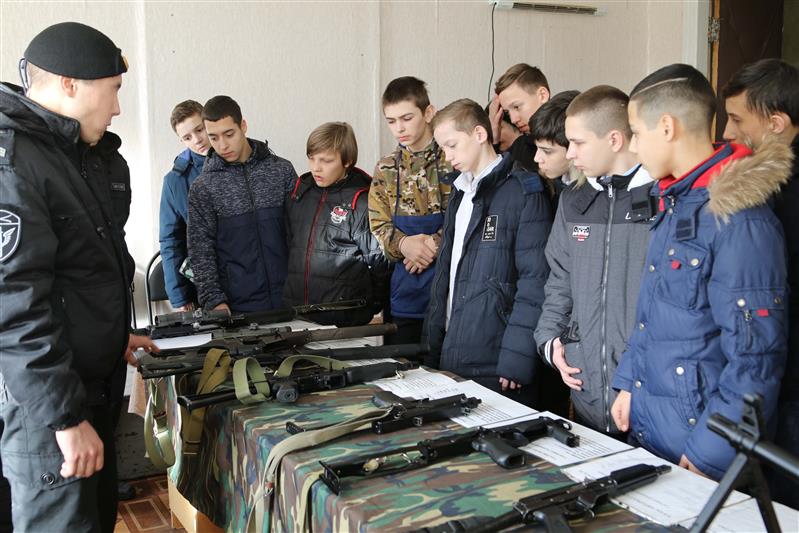  Донские росгвардейцы провели Урок мужества для новочеркасских школьников и студентов 