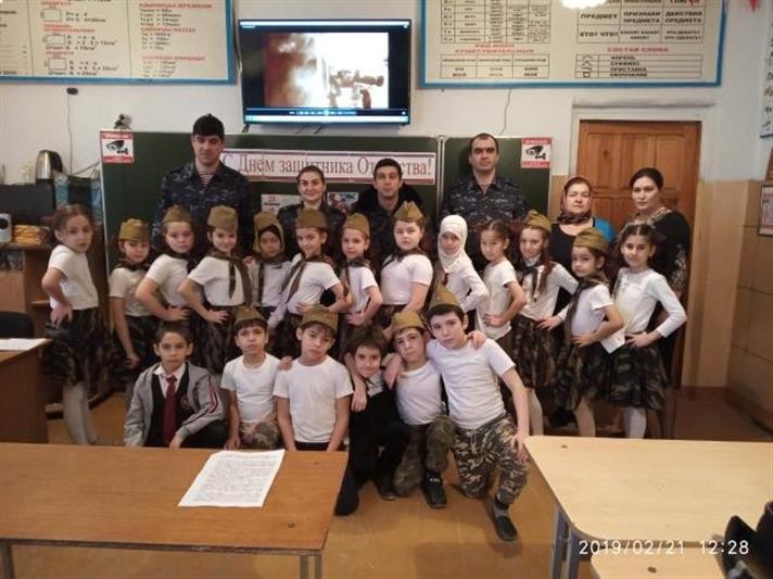 Росгвардией проведены уроки мужества в городах Дагестана