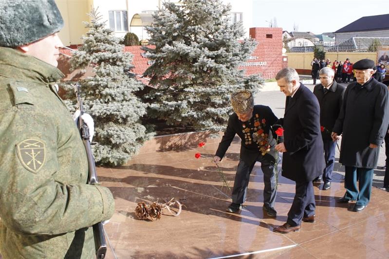 На Северном Кавказе военнослужащие и сотрудники Росгвардии приняли участие в торжественных мероприятиях по случаю Дня защитника Отечества