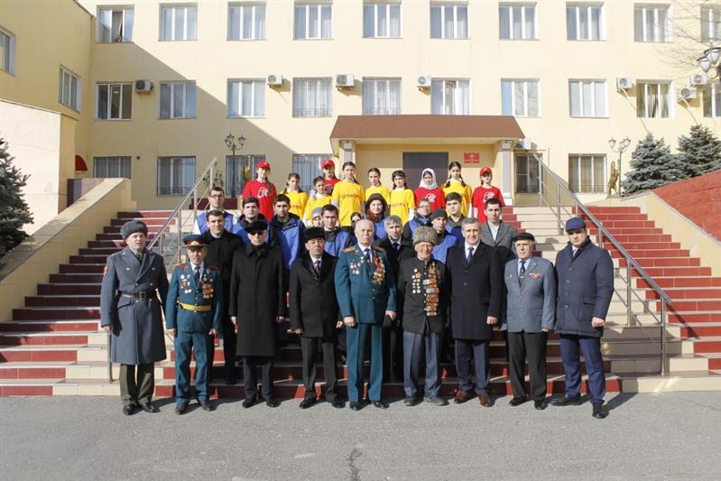 На Северном Кавказе военнослужащие и сотрудники Росгвардии приняли участие в торжественных мероприятиях по случаю Дня защитника Отечества