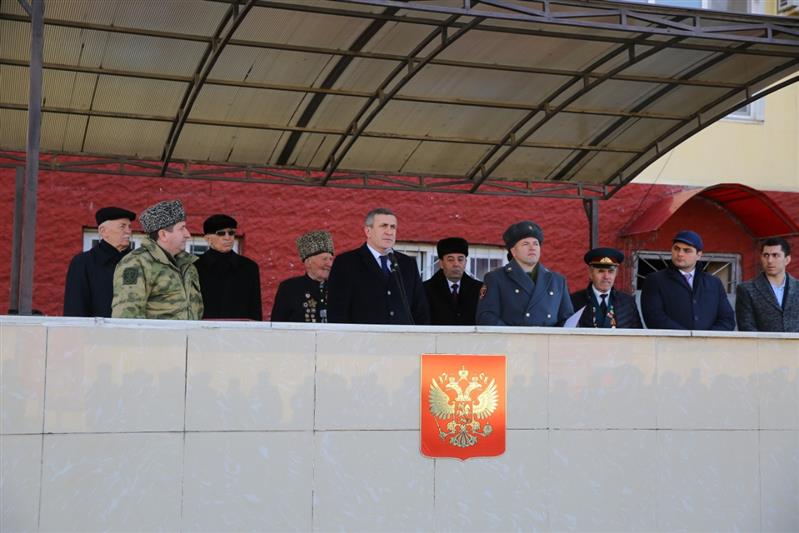На Северном Кавказе военнослужащие и сотрудники Росгвардии приняли участие в торжественных мероприятиях по случаю Дня защитника Отечества