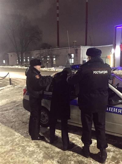 В Зеленодольске росгвардейцы по горячим следам задержали граждан, совершивших разбойное нападение на таксиста