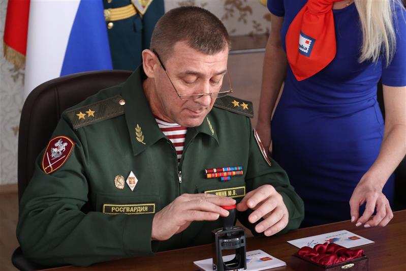 В Южном округе Росгвардии состоялась церемония гашения марки в память о Герое России прапорщике Олеге Терешкине (фото, видео)