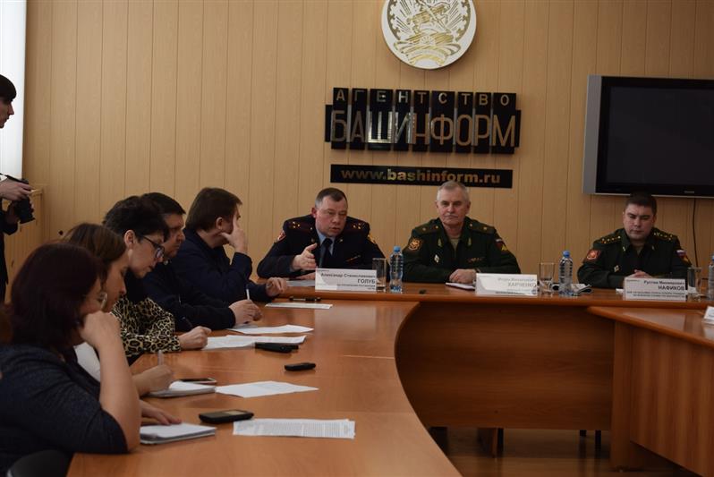 Врио начальника Управления Росгвардии по Республике Башкортостан и представители военного комиссариата региона провели совместный брифинг