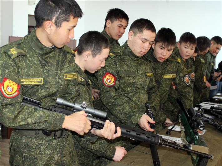 Алтайские омоновцы провели встречу с воспитанниками казачьего корпуса