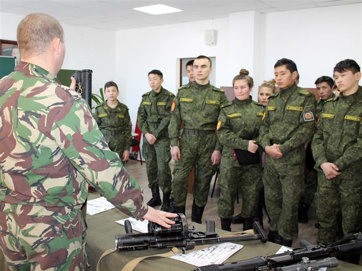 Алтайские омоновцы провели встречу с воспитанниками казачьего корпуса
