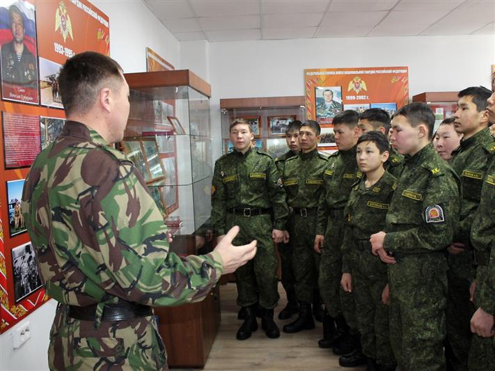 Алтайские омоновцы провели встречу с воспитанниками казачьего корпуса
