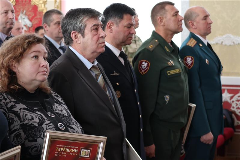 В Южном округе Росгвардии состоялась церемония гашения марки в память о Герое России прапорщике Олеге Терешкине (фото, видео)