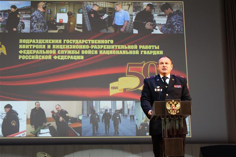 Сотрудников московских подразделений лицензионно-разрешительной работы Росгвардии поздравили с предстоящим юбилеем службы