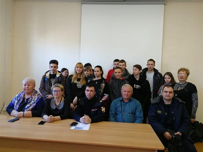 В Приморском крае росгвардейцы провели информационные встречи со школьниками и их родителями