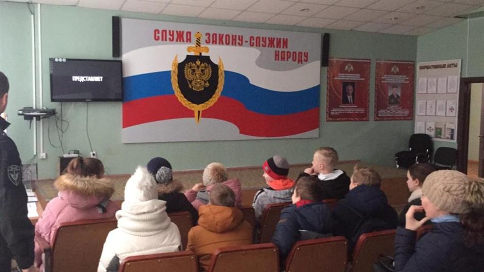 Школьники уральской столицы побывали в гостях у транспортного ОМОН