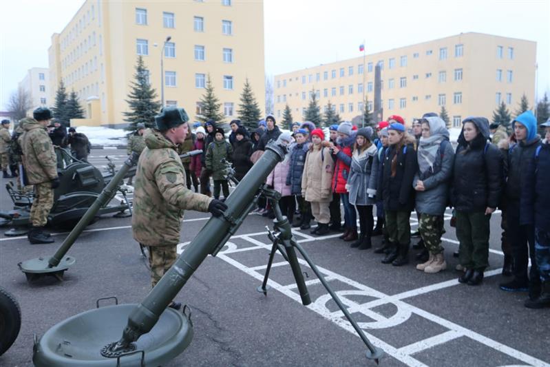 В рамках «Недели мужества» софринская бригада оперативного назначения открыла свои двери для курсантов военно-патриотических клубов России