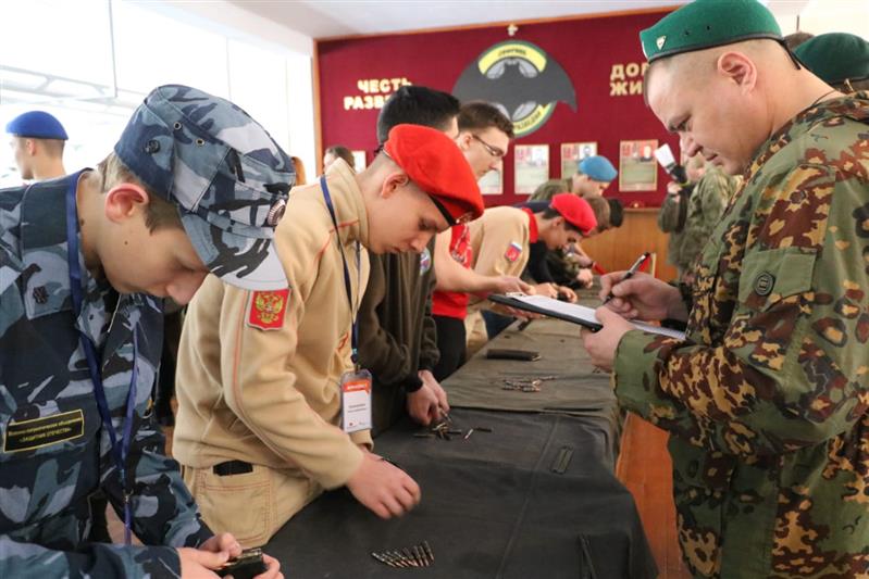 В рамках «Недели мужества» софринская бригада оперативного назначения открыла свои двери для курсантов военно-патриотических клубов России