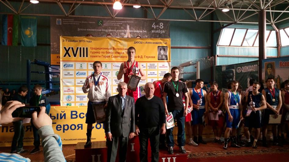 Сотрудник саратовского ОМОН одержал победу на областном чемпионате по боксу