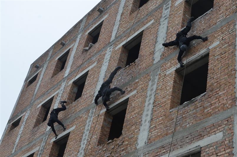 Сотрудники кабардино-балкарского СОБР «Эльбрус» провели военно-патриотическое мероприятие для активистов молодежного клуба  Русского географического общества «Альтаир» 