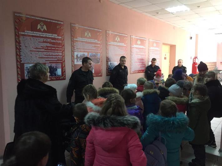 Школьники уральской столицы побывали в гостях у транспортного ОМОН