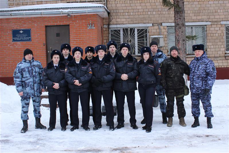 В рамках акции Росгвардии «Неделя мужества» сотрудники московского ОМОН на транспорте провели патриотические мероприятие с молодежью