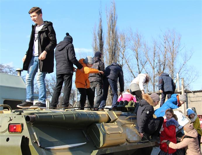 Сотрудники спецподразделений Росгвардии провели Уроки мужества для школьников в Краснодаре и Ростовской области